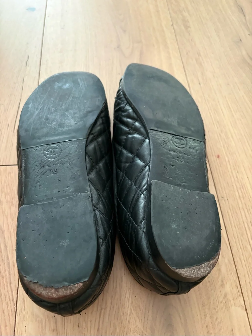 CHANEL Black ballet flats in Quilted Leather. Size 39